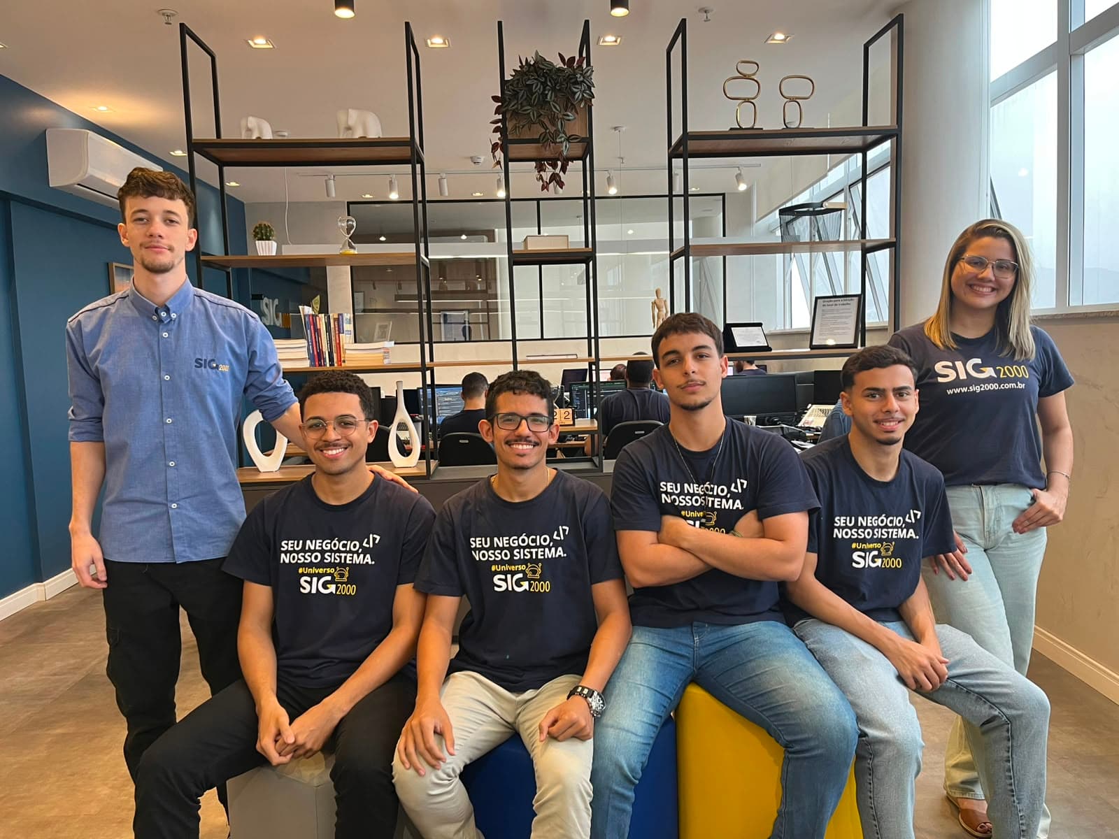 Equipe de estagiários do programa 5 Estrelas da SIG 2000